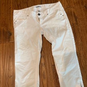 Express Crop Pant with Zipper Detail on Leg